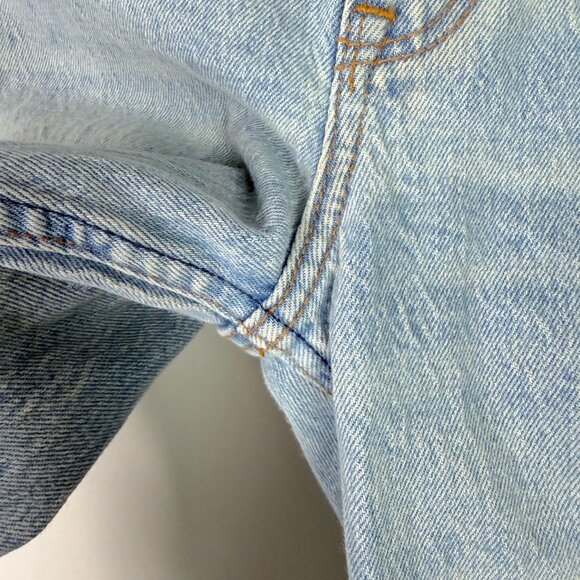 Abercrombie & Fitch Distressed High Rise Mom Jean Raw Hem Light Wash Size 26 2 - Picture 6 of 11